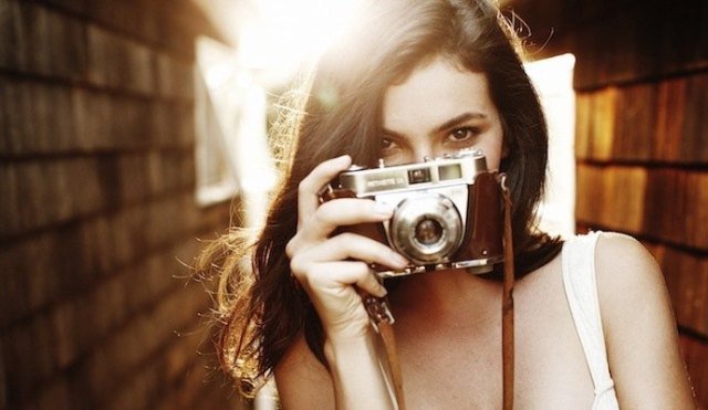Фототерапия кожи – это неинвазивная (не нарушающая целостность тканей) процедура, в ходе которой пациент подвергается контролируемому воздействию световых лучей