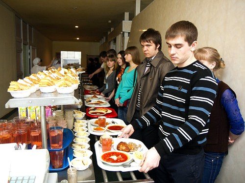 Чаще всего, заражение происходит в общественных местах питания, детских садах, школах и даже дорогих ресторанах