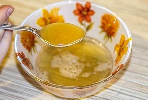 Самый простой и при этом питательный и вкусный способ лечения – потребление желатина с едой