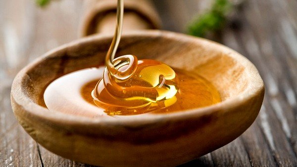 Можно ставить компресс из меда